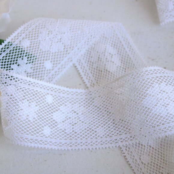 Vintage Lace Trim, Off White 2" Wide, Two Yards plus 29 Inches - Picture 7 of 10